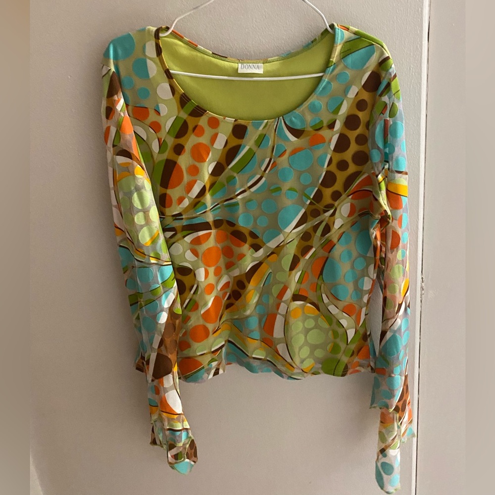 Donna Vintage Bell Sleeve Scoop Neck Top